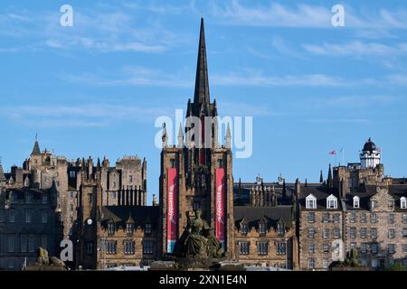 Edinburgh Schottland, Vereinigtes Königreich 30. Juli 2024. Blick auf die Altstadt von Edinburgh und die Versammlungshalle. Credit sst/alamy Live News Stockfoto