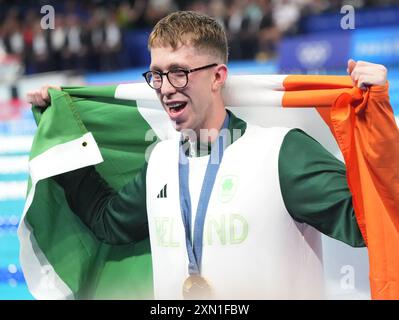 Paris, Frankreich. 30. Juli 2024. Daniel Wiffen aus Irland feiert bei den Olympischen Spielen 2024 in Paris am Dienstag, den 30. Juli 2024, in der Arena Le Defense in Paris, Frankreich, 800 m Gold im Freistil-Finale. Foto: Richard Ellis/UPI Credit: UPI/Alamy Live News Stockfoto