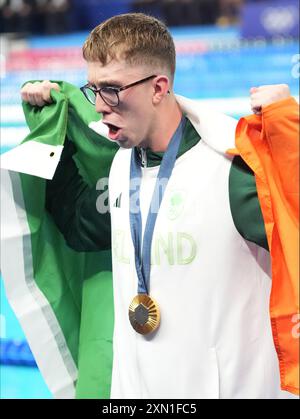 Paris, Frankreich. 30. Juli 2024. Daniel Wiffen aus Irland feiert bei den Olympischen Spielen 2024 in Paris am Dienstag, den 30. Juli 2024, in der Arena Le Defense in Paris, Frankreich, 800 m Gold im Freistil-Finale. Foto: Richard Ellis/UPI Credit: UPI/Alamy Live News Stockfoto