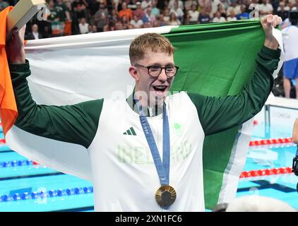 Paris, Frankreich. 30. Juli 2024. Daniel Wiffen aus Irland feiert bei den Olympischen Spielen 2024 in Paris am Dienstag, den 30. Juli 2024, in der Arena Le Defense in Paris, Frankreich, 800 m Gold im Freistil-Finale. Foto: Richard Ellis/UPI Credit: UPI/Alamy Live News Stockfoto