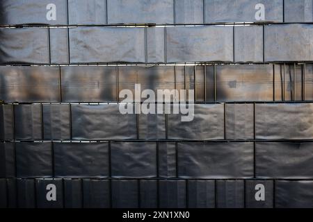 Sichtschutzzaun mit Kunststoff-pvc-Vinylplatten als Hintergrund Stockfoto