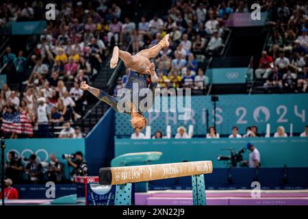 Paris, Frankreich. 30. Juli 2024. Rebeca Andrade während ihres Trainings auf dem Strahl im Finale der künstlerischen Gymnastik des Women's Team während der Olympischen Spiele 2024 in Paris in der Arena Bercy, Frankreich. (Richard Callis/SPP) Credit: SPP Sport Press Photo. /Alamy Live News Stockfoto