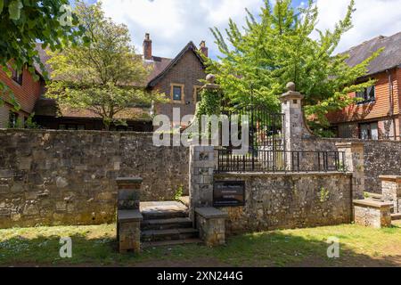 Historische Handwerkskunst in St. Mary Magdalen Almshouses – Winchester ist reich an Stein und Feuerstein Stockfoto