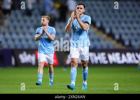 Coventry City's Liam Kitching (rechts) nach dem Freundschaftsspiel vor der Saison in der Coventry Building Society Arena. Bilddatum: Dienstag, 30. Juli 2024. Stockfoto