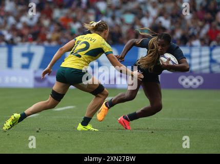 Paris, Frankreich. 30. Juli 2024. US-AMERIKANISCHE Rugbyspielerinnen treten am Dienstag, den 30. Juli, bei den Olympischen Sommerspielen 2024 im Stade de France in Saint Denis, nördlich von Paris, gegen Australien an. 2024. die USA gewannen Bronze. Foto: Maya Vidon-White/UPI. Quelle: UPI/Alamy Live News Stockfoto