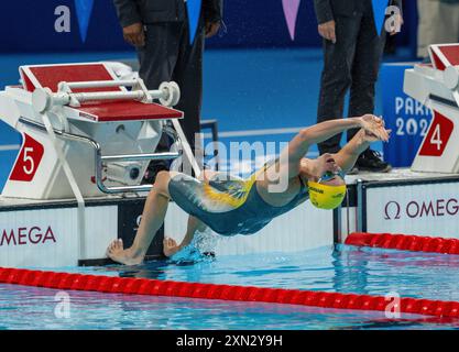Paris, Ile de France, Frankreich. Juli 2024. 29. Juli 2024: Die australische KAYLEE McKeown qualifiziert sich für das 100-m-Rückschlag-Semilfinale der Frauen bei den Olympischen Sommerspielen 2024 in Paris. (Kreditbild: © Mark Edward Harris/ZUMA Press Wire) NUR REDAKTIONELLE VERWENDUNG! Nicht für kommerzielle ZWECKE! Stockfoto