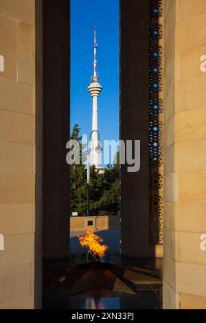 Das Schaidlar-Denkmal mit ewiger Flamme (für die Opfer des Schwarzen Januar 1990 und des 1. Berg-Karabach-Krieges) in der Märtyrerstraße in Baku, Aserbaidschan Stockfoto