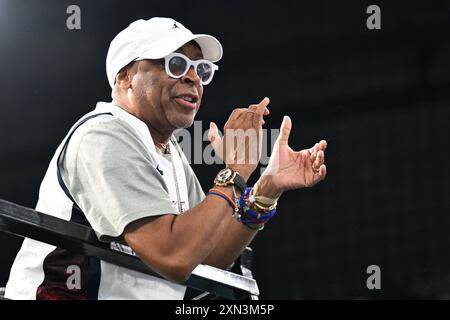 Versailles, Frankreich. 31. Juli 2024. Olympische Spiele, Paris 2024, Turnen, Team, Frauen, Finale, Spike Lee auf der Tribüne. Quelle: Marijan Murat/dpa/Alamy Live News Stockfoto