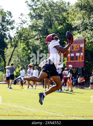 Washington Commanders Wide Receiver Mitchell Tinsley (18) macht am 28. Juli 2024 im OrthoVirginia Training Center im Commanders Park in Ashburn VA einen Sprung (Alyssa Howell/Image of Sport) Stockfoto