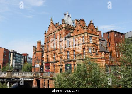 Royal Exchange und Castle House Gebäude an der Ladys Bridge Sheffield Stadtzentrum England Großbritannien, Klasse II denkmalgeschütztes Gebäude zu Wohnungen umgebaut Stockfoto