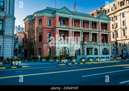 Das Red Brick China Merchants Company Building auf Nr. 9 an Shanghais historischem Bund Waterfront. Stockfoto