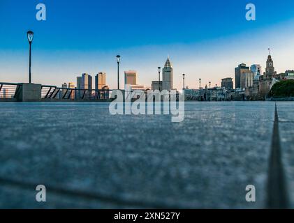 Shanghais berühmter Bund ist wegen des Coronavirus weitgehend leer. Stockfoto