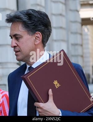 Ed Miliband, Abgeordneter von Doncaster North und Secretary of State for Energy Security and Net Zero, wird vor dem Kabinettsbüro gesehen. Stockfoto