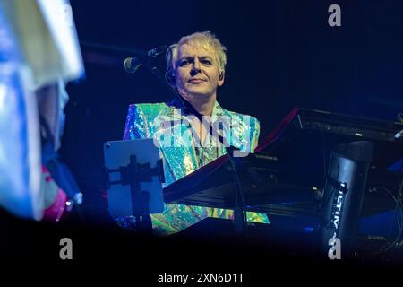 UK. Juli 2024. Nick Rhodes und die Band Duran Duran Duran treten live auf der Bühne des Latitude Festivals auf. Das Latitude Festival kehrt nach Henham Park, Suffolk, zurück. Live-Musik des Festivals auf der Hauptbühne/Obelisk Arena, darunter Lottery Winners, The Darkness, Rag N Bone man, Nile Rogers und Chic und Duran Duran. Live auf der zweiten Bühne spielt David Duchovny live mit seiner Band. (Foto: Bonnie Britain/SOPA Images/SIPA USA) Credit: SIPA USA/Alamy Live News Stockfoto