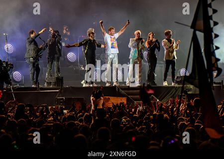 UK. Juli 2024. Die Duran Duran Band tritt live auf der Bühne des Latitude Festivals auf. Das Latitude Festival kehrt nach Henham Park, Suffolk, zurück. Live-Musik des Festivals auf der Hauptbühne/Obelisk Arena, darunter Lottery Winners, The Darkness, Rag N Bone man, Nile Rogers und Chic und Duran Duran. Live auf der zweiten Bühne spielt David Duchovny live mit seiner Band. Quelle: SOPA Images Limited/Alamy Live News Stockfoto