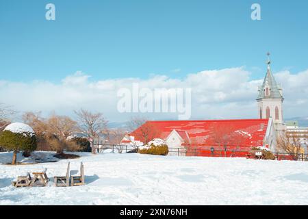 Hakodate Motomachi Kirche mit Winterschnee in Hokkaido, Japan Stockfoto