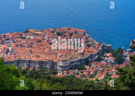 Blick auf die Altstadt von Dubrovnik vom Gipfel des Moutain SRD in Kroatien Stockfoto