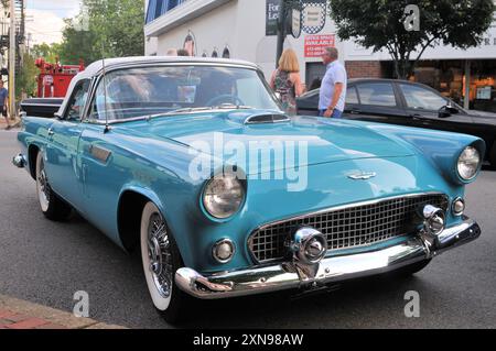 Ford Thunderbird auf der Sewickley Car Show im Rahmen des Pittsburgh Vintage Grand Prix 2024 Stockfoto