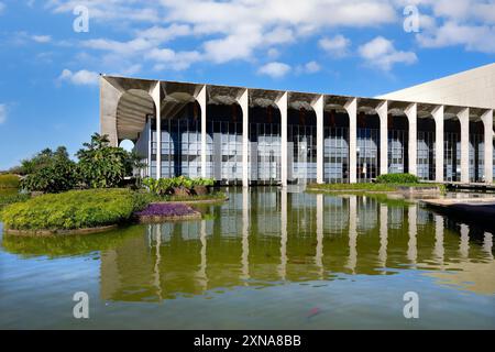 Gebäude des Außenministeriums, Itamaraty Palace oder Palace of the Arches, entworfen von Oscar Niemeyer, Weltkulturerbe, Brasilia, Bundesbezirk, Braz Stockfoto