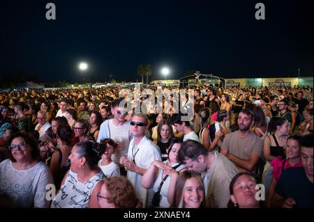 Sottomarina Sound Beach, Chioggia - Sottomarina (VE), Italien, 30. Juli 2024, Mahmood's Fans warten auf das Konzert während der MAHMOOD Summer Tour 20 Stockfoto