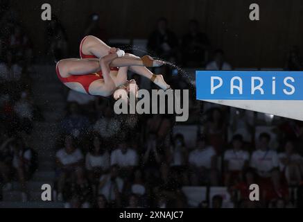 Saint Denis, Frankreich. 31. Juli 2024. Chen Yuxi/Quan Hongchan (Front) aus China treten am 31. Juli 2024 beim synchronisierten 10-m-Plateau-Finale der Frauen bei den Olympischen Spielen 2024 in Saint Denis in der Nähe von Paris an. Quelle: Li Ying/Xinhua/Alamy Live News Stockfoto