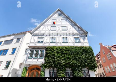 ULM, DEUTSCHLAND - 28. JULI 2024: Malerische Häuser im Fischerviertel Ulm Stockfoto