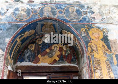 Kloster Manasija: Das Innere der Dreifaltigkeitskirche befindet sich im Kloster Manasija, das aus dem 15. Jahrhundert stammt. Stockfoto