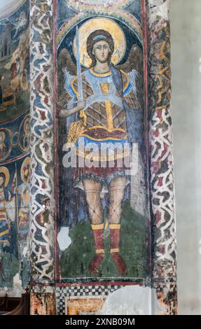 Kloster Manasija: Das Innere der Dreifaltigkeitskirche befindet sich im Kloster Manasija, das aus dem 15. Jahrhundert stammt. Stockfoto