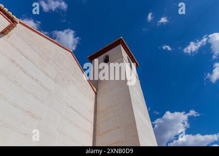 Kirche San Nicolas am Platz Mirador del San Nicolas in Albaicin, Granada, Spanien. Stockfoto