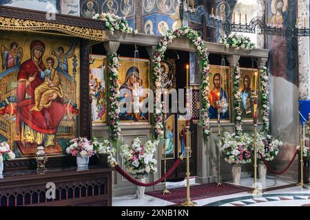 Kloster Manasija, das Innere der Dreifaltigkeitskirche befindet sich im Kloster Manasija aus dem 15. Jahrhundert. Stockfoto