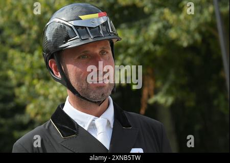 Paris, Fra. 31. Juli 2024. Belgien Domien Michiels wurde nach dem Ritt im Dressurwettbewerb bei den Olympischen Sommerspielen 2024 in Paris am 31. Juli 2024 in Versailles interviewt. (Foto: Anthony Behar/SIPA USA) Credit: SIPA USA/Alamy Live News Stockfoto