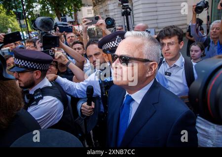 London, Großbritannien. 31. Juli 2024. Der ehemalige BBC-Newsreader Huw Edwards am Westminster Magistrates Court. Der ehemalige BBC-Moderator wurde angeklagt, dreimal unanständige Bilder von Kindern gemacht zu haben. Ihm wird vorgeworfen, zwischen Dezember 2020 und April 2022 37 Fotos auf WhatsApp, darunter sechs der schwersten Art, zu haben. Die Metropolitan Police sagte, er wurde im November letzten Jahres verhaftet und am 26. Juni angeklagt. Er hat sich schuldig für die Anklage bekannt. Quelle: Karl Black/Alamy Live News Stockfoto