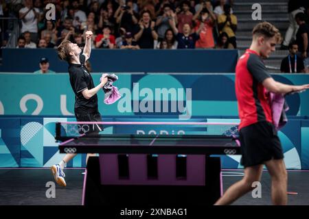 Paris, Frankrig. 31. Juli 2024. Anders Lind, Dänemark, feiert, nachdem er Milosz Redzimski aus Polen im Achtelfinale bei den Olympischen Spielen in Paris am Mittwoch, den 31. Juli 2024 gewonnen hat. (Foto: Mads Claus Rasmussen/Ritzau Scanpix) Credit: Ritzau/Alamy Live News Stockfoto