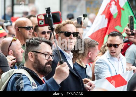 Laurence Fox an der Spitze eines Tommy Robinson protestmarsches durch London, Großbritannien, gegen Einwanderung Stockfoto