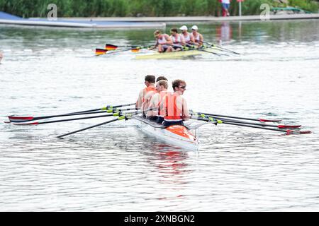 Paris, Frankreich. 31. Juli 2024. Lennart van Lierop (Niederlande), Finn Florijn (Niederlande), Tone Wieten (Niederlande), Koen Metsemakers aus den Niederlanden feierten und Sieger der Goldmedaille beim Vierfachskullen-Finale der Herren am 5. Rudertag - Olympische Spiele Paris 2024 im Nautikstadion Vaires-Sur-Marne am 31. Juli 2024 in Paris. (Foto von Andre Weening/Orange Pictures) Credit: Orange Pics BV/Alamy Live News Stockfoto