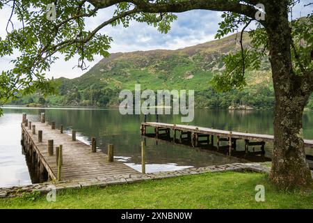 Zwei Jettys auf Ullswater im Abendlicht. Stockfoto