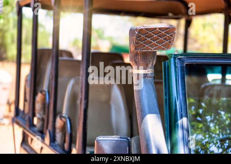 safari Geländewagen im Busch, in einem Nationalpark, keine Leute Stockfoto