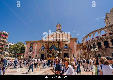 Spanien - 10. April 2024 Plaza de la Virgen und Kathedrale, Valencia, Comunidad Valenciana, Spanien. Hochwertige Fotos Stockfoto