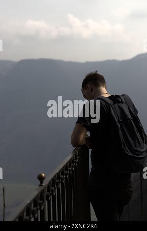 Denker am Abgrund - Santuario Madonna della Corona, Trient, Italien Stockfoto