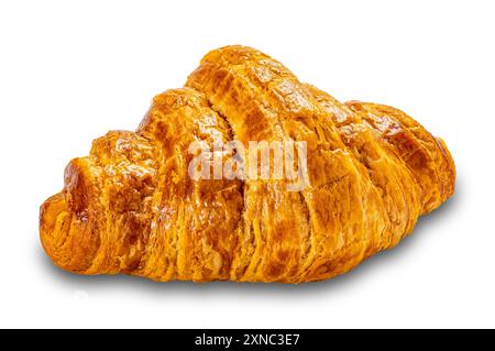 Frisch gebackenes goldenes französisches Croisant isoliert auf weißem Hintergrund mit Schneideweg, Seitenansicht. Stockfoto