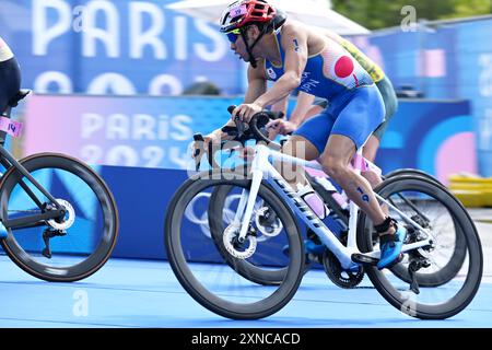 Paris, Frankreich. Kredit: MATSUO. 31. Juli 2024. Makoto Odakura (JPN) Triathlon: Männer bei den Olympischen Spielen 2024 in Paris in Pont Alexandre. Kredit: MATSUO . K/AFLO SPORT/Alamy Live News Stockfoto