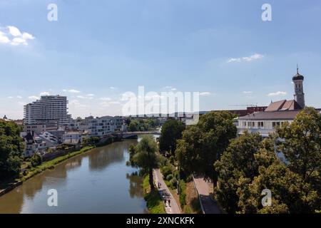 Blick von der Aussichtsplattform auf die Donau zwischen Ulm und Neu-Ulm, Sommer Stockfoto