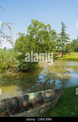 Panoramablick auf den Park rund um die Abtei Pomposa. Stockfoto