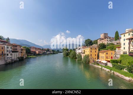 Blick auf die Alte Brücke in Bassano del Grappa, auch ponte degli Alpini genannt, Italien Stockfoto