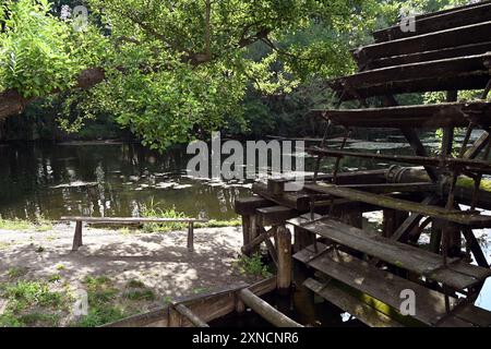 Wassermühle auf Klátovské Rameno in der Nähe von Dunajský Klátov auf der Insel Roggen Stockfoto