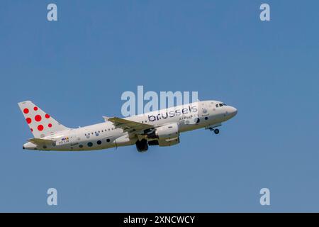 Zaventem, Belgien, 29. Juli 2024. Flugzeug der Fluggesellschaft Brüssel nach dem Abflug vom Flughafen Brüssel Stockfoto