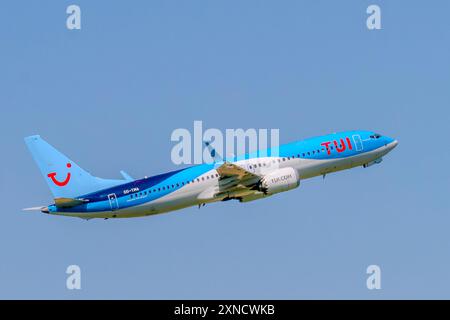 Zaventem, Belgien, 29. Juli 2024. TUI Airways Flugzeug nach dem Start vom Flughafen Brüssel Stockfoto