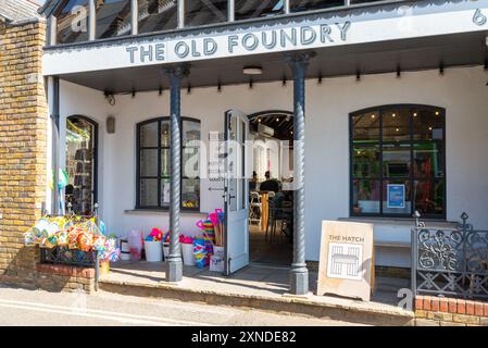 Das Old Foundry Café, Museum und Souvenirladen in Old Leigh, einem historischen Fischerdorf unterhalb von Leigh on Sea Town, Essex, Großbritannien Stockfoto