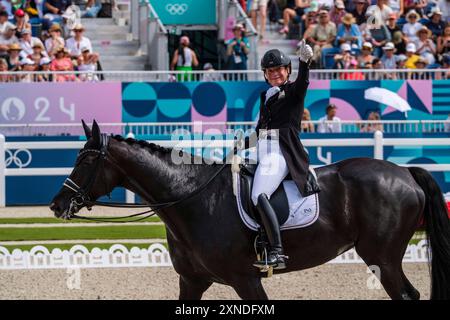 Versailles, Frankreich. 31. Juli 2024. Isabell WERTH reitet WENDY DE FONTAINE, Pferdesport, Dressurteam und Grand Prix während der Olympischen Spiele Paris 2024 am 31. Juli 2024 im Château de Versailles in Versailles, Frankreich - Foto Christophe Bricot/DPPI Media Credit: DPPI Media/Alamy Live News Stockfoto