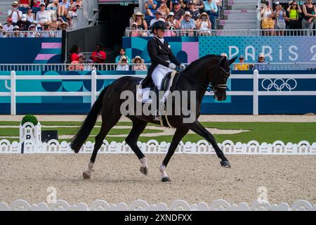 Versailles, Frankreich. 31. Juli 2024. Isabell WERTH reitet WENDY DE FONTAINE, Pferdesport, Dressurteam und Grand Prix während der Olympischen Spiele Paris 2024 am 31. Juli 2024 im Château de Versailles in Versailles, Frankreich - Foto Christophe Bricot/DPPI Media Credit: DPPI Media/Alamy Live News Stockfoto